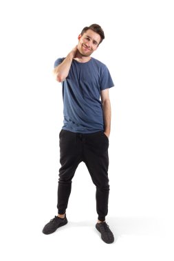 yakışıklı genç adam ayakta