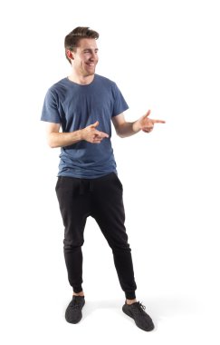 işaret ederek, yakışıklı genç adam dahil kırpma yolu