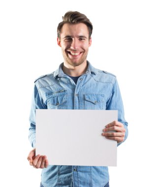 boş bir kağıt dahil iki kırpma yollarını gösteren adam