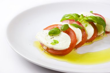 domates Mozzarella peyniri ile