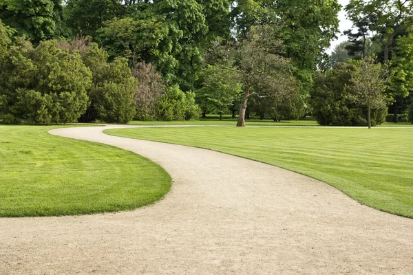 Stig genom parken — Stockfoto