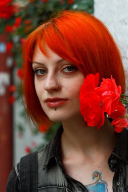 Kızıl saçlı kız