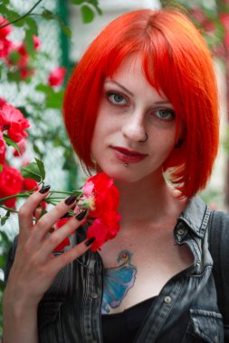 Kızıl saçlı kız