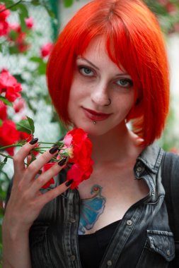 Kızıl saçlı kız