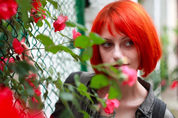 Червоні волосся дівчини — стокове фото