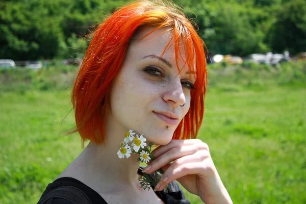 Hezká dívka v květech — Stock fotografie