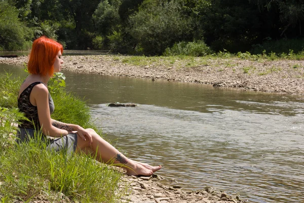 Güzel kız sit Nehri yakınında