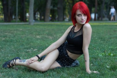 Kızıl saçlı kız