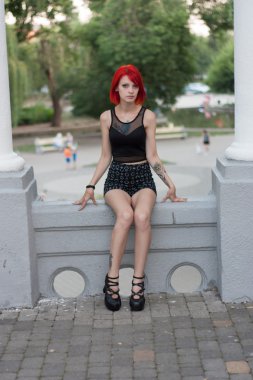 Kızıl saçlı kız