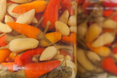 Sonbaharda hasat turşu bankada