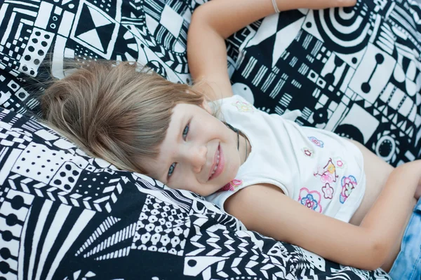 Oldukça küçük kız oyunları