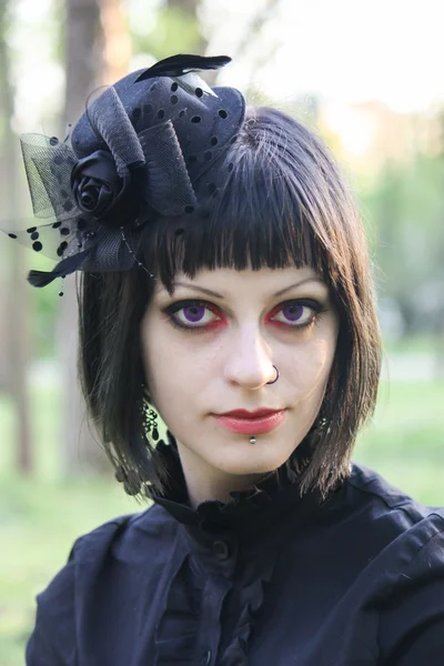 Krása goth dívka chodí — Stock fotografie