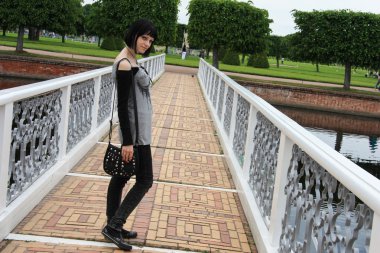 Kız Peterhofs Köprüsü