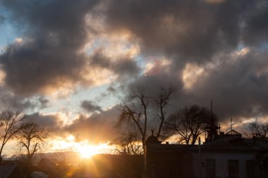Günbatımı bahar bulutlar