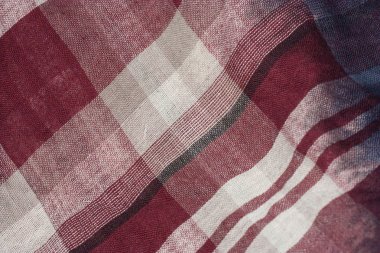 Kahverengi kare eşarp doku