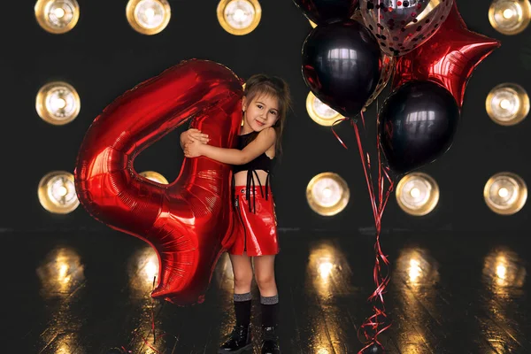 Μπαλόνια Γενεθλίων Για Πάρτι Και Γιορτές Μπαλόνια Αφηρημένη Διακόσμηση Κορίτσι — Φωτογραφία Αρχείου