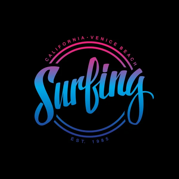 Surfování. Kaligrafie. Logo surfování. Psané slovo. Surf typografie, grafické t-shirt. — Stockový vektor