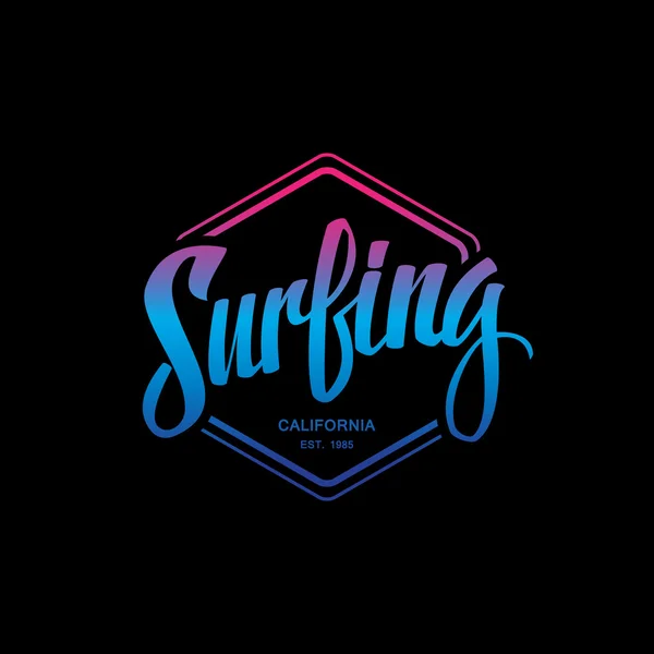 Surfeando. Caligrafía. Logo de surf. Palabra manuscrita. Tipografía de surf, gráficos de camisetas . — Vector de stock