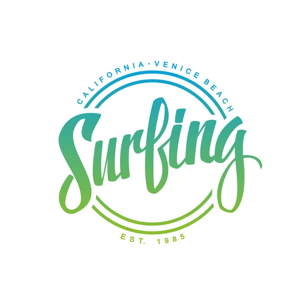 Surf. Calligrafia. Logo surf. Parola scritta a mano. Tipografia surf, grafica t-shirt . — Vettoriale Stock