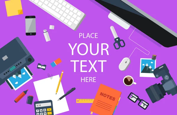 Tasarımcı çalışma alanı. Üstten Görünüm. Düz tasarım. Mor arka plan.