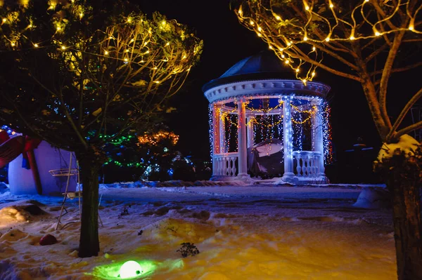 Gazebo Illuminato Luci Inverno Notte Neve Terra Gazebo Delle Vacanze — Foto Stock