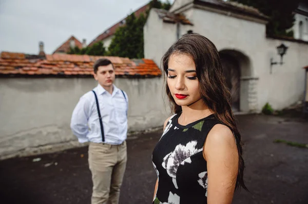 Portrait Une Femme Bouleversée Frustrée Belle Brune Avec Rouge Lèvres — Photo