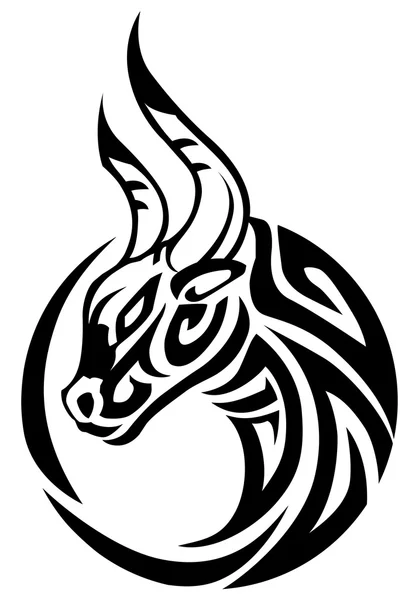 Boğa dövme izole beyaz arka planda