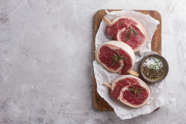 Carne cruda gruesa — Foto de Stock