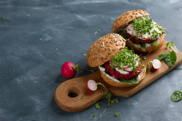 Hamburger di barbabietola couscous di verdure — Foto Stock