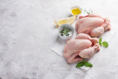 Baharat ile taze tavuk