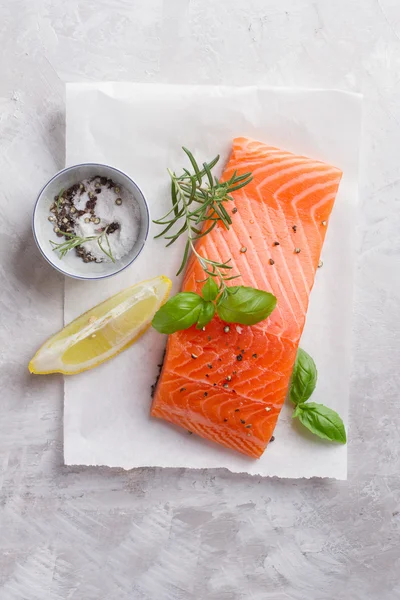 Deliciosa porción de filete de salmón fresco —  Fotos de Stock