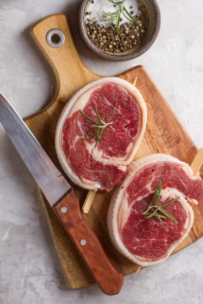 Thick raw beef roll with seasoning — Stock Photo, Image