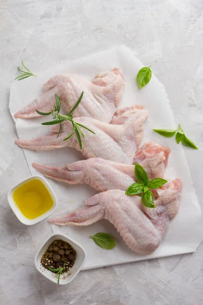 Fresh chicken wings with spices — Stock Photo, Image