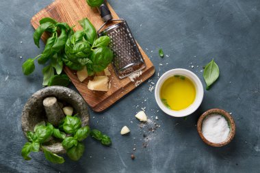 Fesleğen pesto için malzemeler