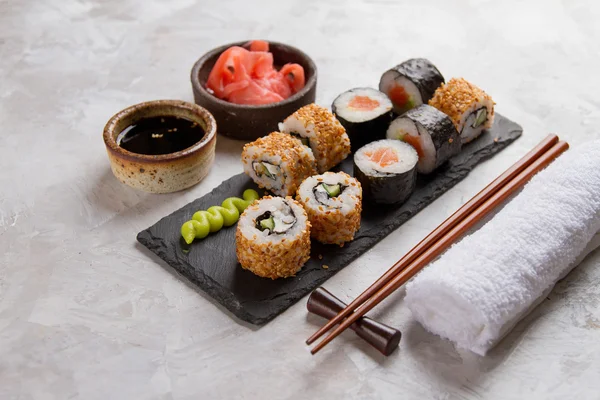 Conjunto de rolos Suchi — Fotografia de Stock