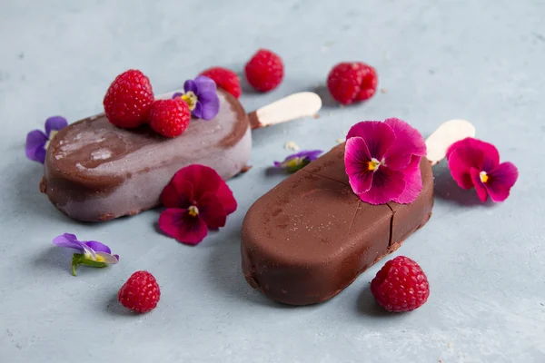 Çift çikolatalı dondurma