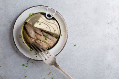 Hamsi veya can ve sandviç sardalya 