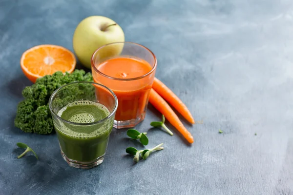 Jus de fruits et légumes frais pour un mode de vie sain — Photo