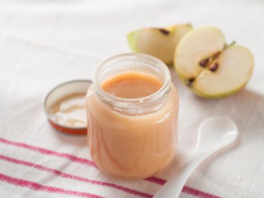 Bebek için pureed meyve