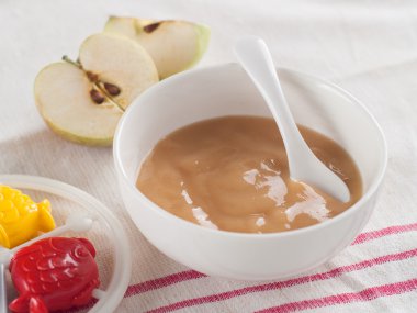 Bebek için pureed meyve