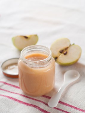 Bebek için pureed meyve