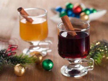 mulled şarap veya elma şarabı