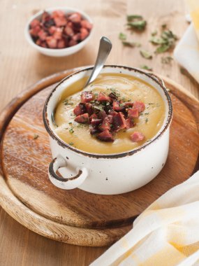 Sebze kremalı çorba.