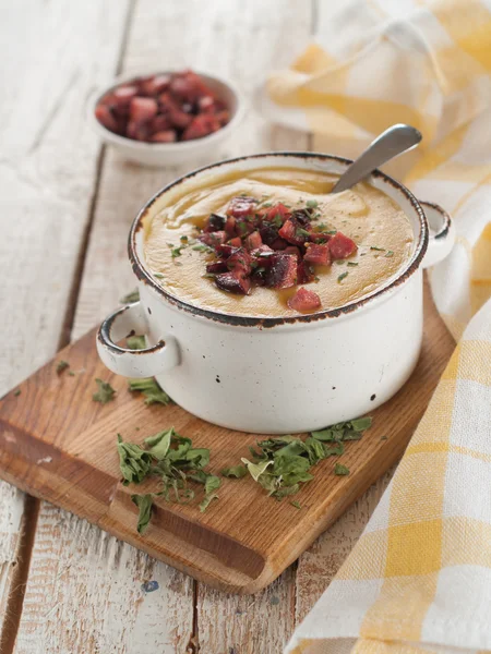 Vegetable or peas cream soup with chorizo — Stock Photo, Image
