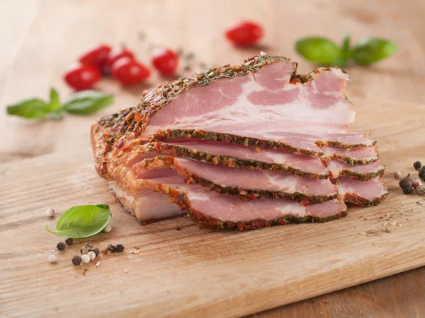 Gerookt vlees met kruiden — Stockfoto