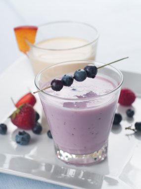 Meyve ve meyve yoğurt