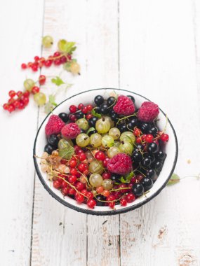 Kase karışık taze çilek