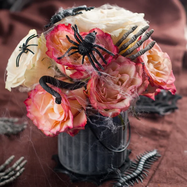 ハロウィーンのためのバラの花束 — ストック写真
