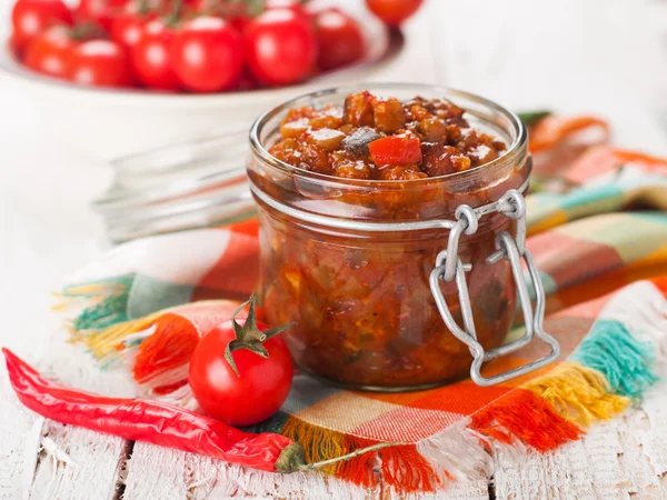 Conserve vegetali in vaso di vetro — Foto Stock