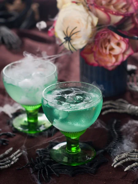 Bebida verde de Halloween para fiesta — Foto de Stock